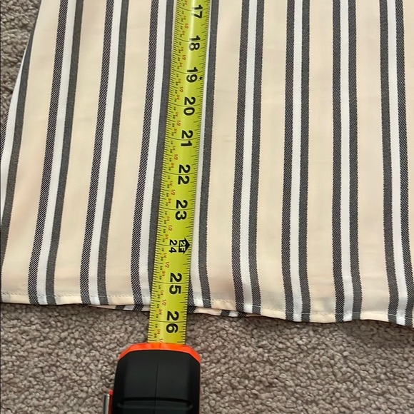 Express Cream Striped Professional Top NEVER WORN - Picture 5 of 5